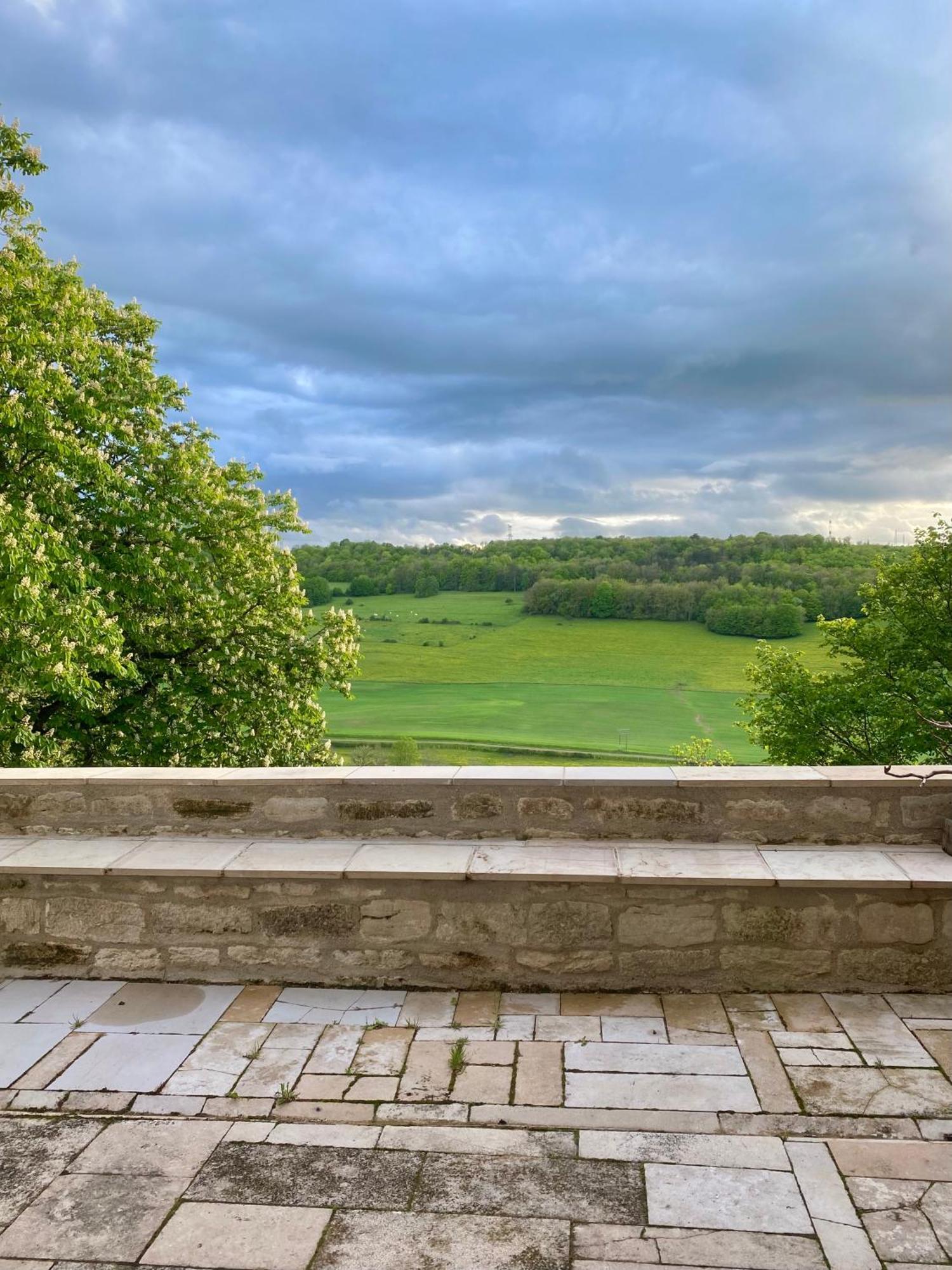 Chateau De Champrenault, Voyagez Dans Le Temps Esterno foto