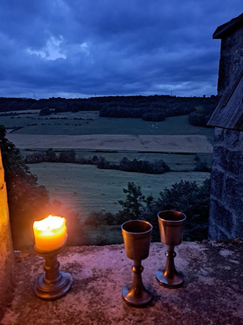 Chateau De Champrenault, Voyagez Dans Le Temps Esterno foto